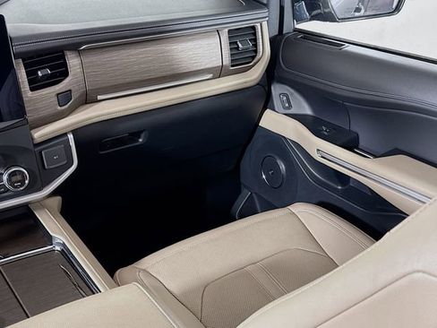 Used 2022 Ford Expedition Max Limited image 27