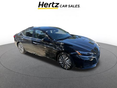 Used 2025 Nissan Altima 2.5 SV image 1