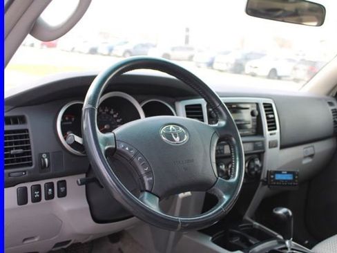 Used 2008 Toyota 4Runner SR5 AWD/4WD image 17