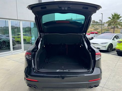 Certified 2022 Maserati Levante GT AWD/4WD image 11