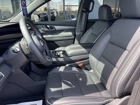 Used 2025 Buick Enclave Preferred AWD/4WD image 4