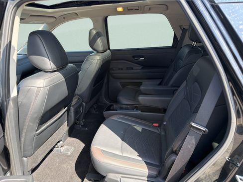 Used 2023 Nissan Pathfinder Platinum AWD/4WD image 25