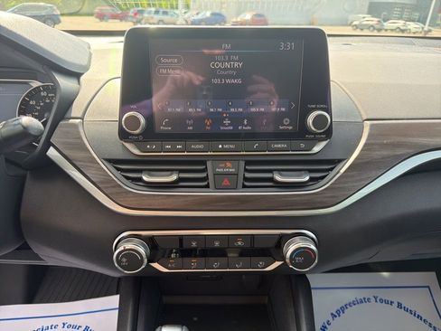 Used 2025 Nissan Altima 2.5 SV image 12