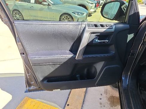 Used 2022 Toyota 4Runner SR5 Premium w/ Moonroof Package AWD/4WD image 11