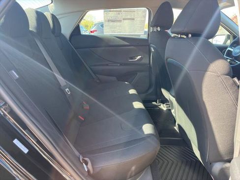 New 2025 Hyundai Elantra SE image 22