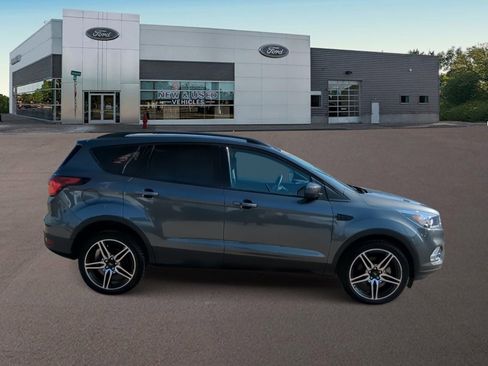 Used 2019 Ford Escape SEL image 12