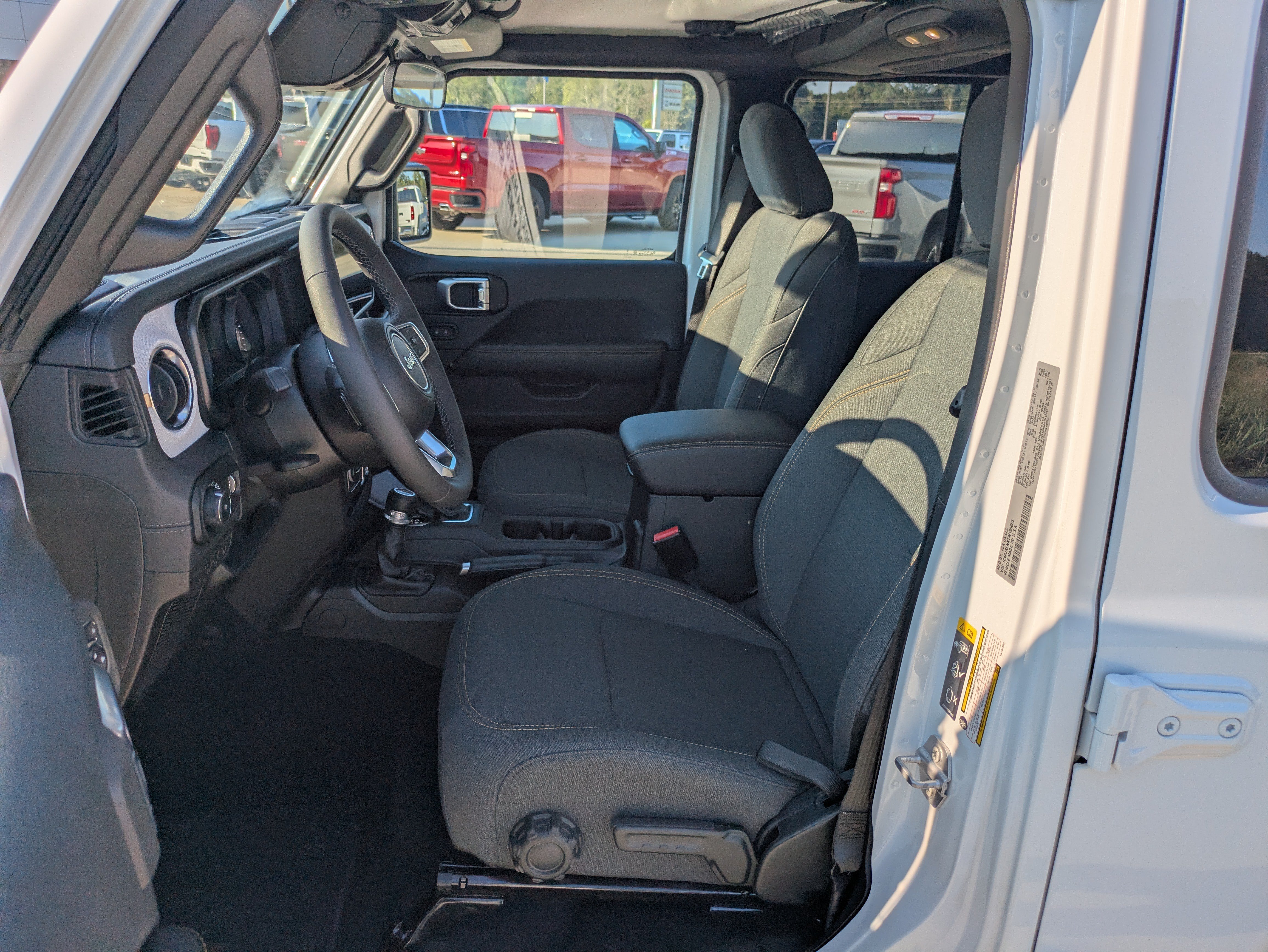 Used 2026 Jeep Wrangler Unlimited Sahara AWD/4WD image 4