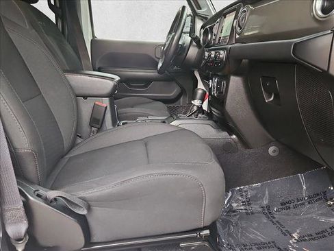 Used 2022 Jeep Wrangler Unlimited Sahara image 21