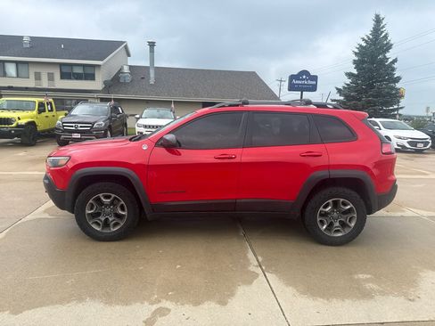 Used 2019 Jeep Cherokee Trailhawk AWD/4WD image 2