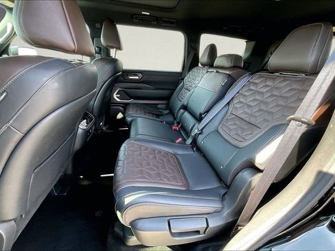 Used 2025 Nissan Armada Platinum Reserve image 23