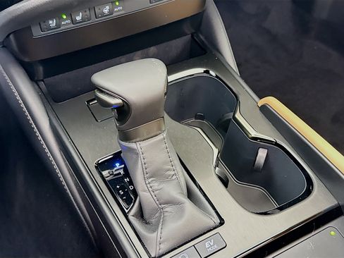 Used 2025 Lexus ES 300h w/ Premium Package FWD image 18