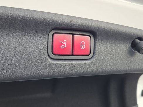 Certified 2023 Mercedes-Benz C 300 4MATIC Sedan image 31