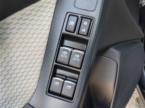 Used 2017 Subaru Forester 2.5i Premium image 17