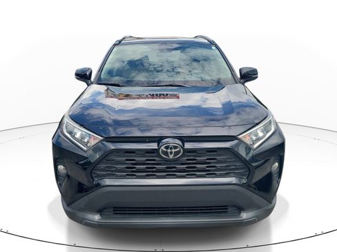 Used 2019 Toyota RAV4 XLE w/ Convenience Package FWD image 2