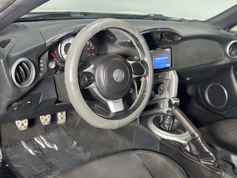 Used 2017 Toyota 86 RWD image 26