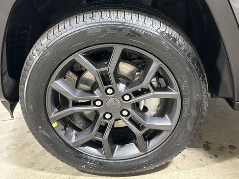 New 2025 Jeep Grand Cherokee Limited image 25