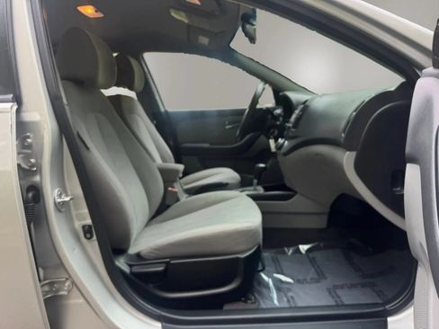 Used 2010 Hyundai Elantra GLS FWD image 16