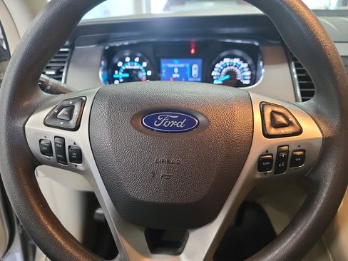Used 2017 Ford Taurus SE image 15