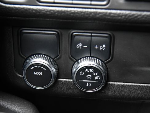 Used 2023 GMC Yukon XL Denali image 38