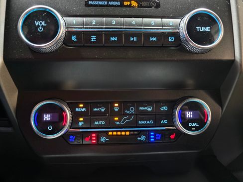 Used 2019 Ford Expedition XLT w/ Equipment Group 202A image 38