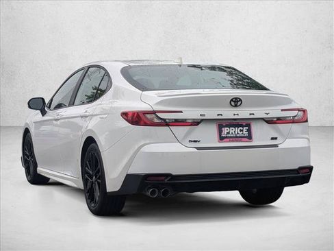 Used 2025 Toyota Camry SE w/ Convenience Package FWD image 8