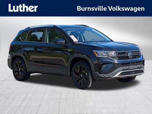 Certified 2024 Volkswagen Taos SE AWD/4WD image 1