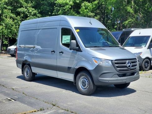 Used 2025 Mercedes-Benz Sprinter 2500 image 3
