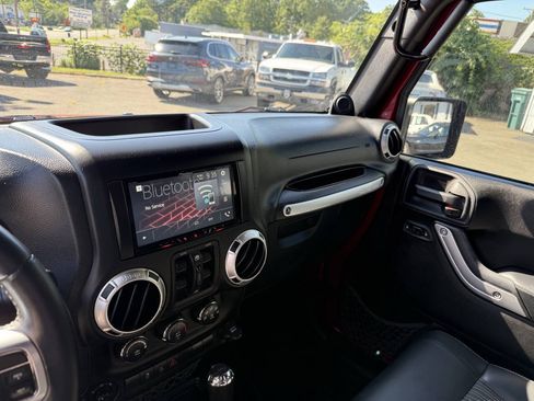Used 2012 Jeep Wrangler Unlimited Sport AWD/4WD image 15