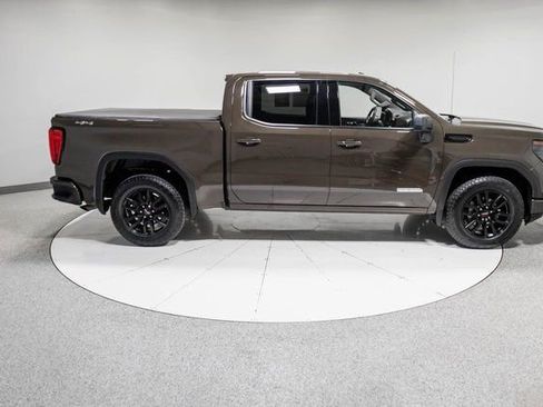 Used 2024 GMC Sierra 1500 Elevation image 28