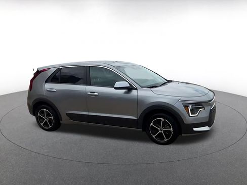 Used 2026 Kia Niro LX FWD image 2