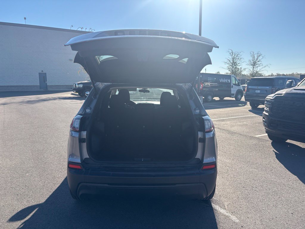 Used 2020 Jeep Cherokee Latitude FWD image 11