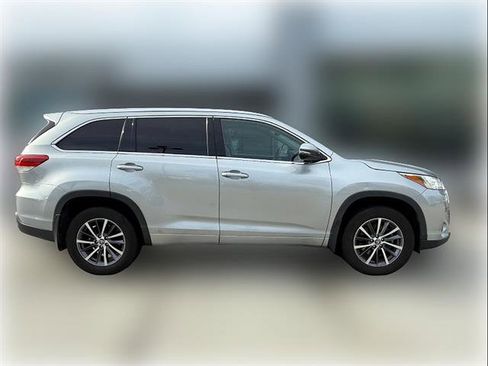 Used 2018 Toyota Highlander XLE FWD image 9