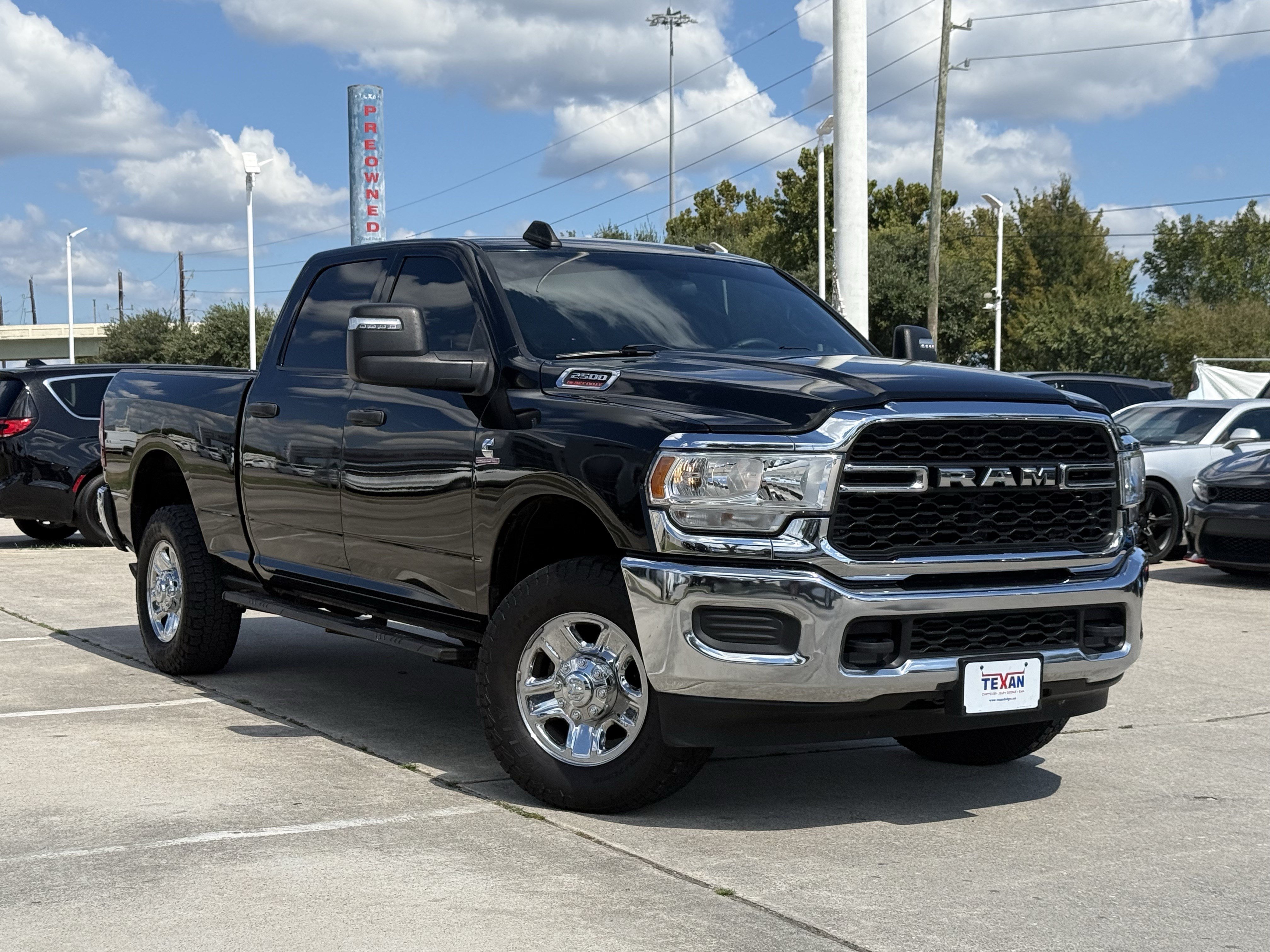 Used 2024 RAM 2500 Tradesman w/ Chrome Appearance Group AWD/4WD image 2