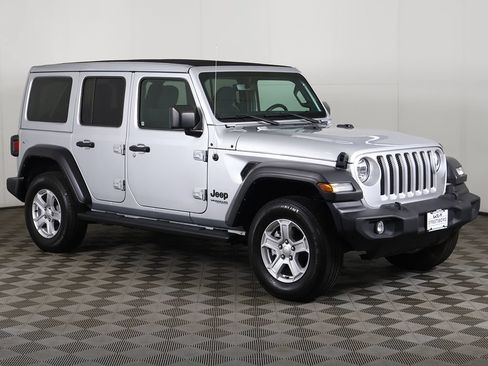 Used 2022 Jeep Wrangler Unlimited Sport w/ Sun And Sound Package AWD/4WD image 2