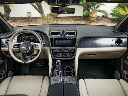 Used 2022 Bentley Bentayga image 4