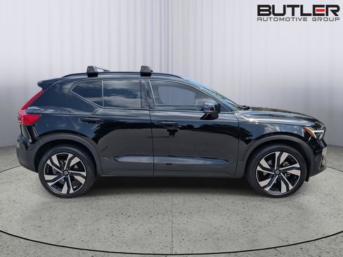 Used 2023 Volvo XC40 B5 Plus image 7
