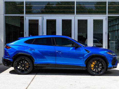 Used 2022 Lamborghini Urus image 7
