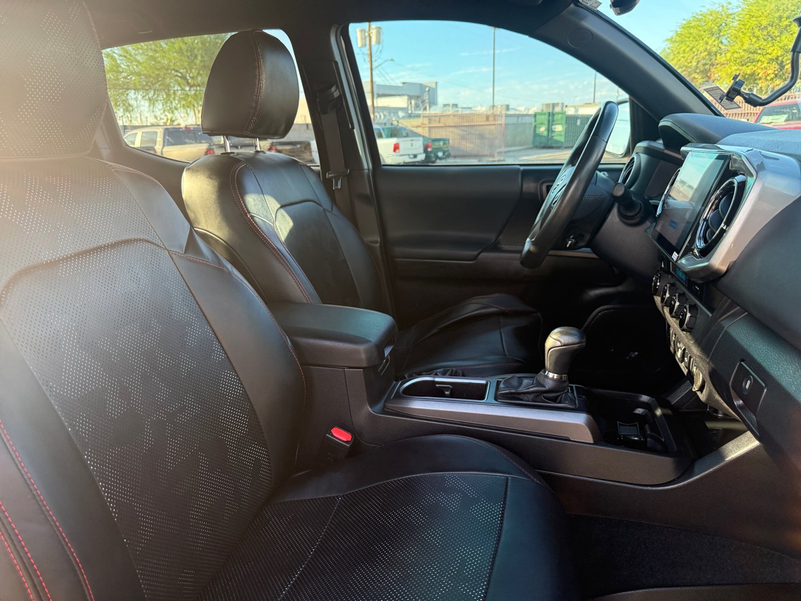 Used 2022 Toyota Tacoma TRD Off-Road w/ Technology Package AWD/4WD image 33