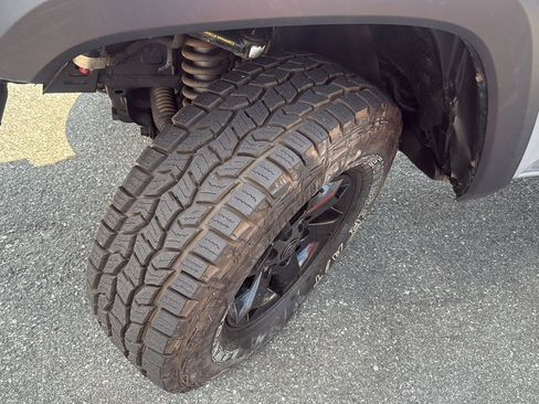 Used 2019 Toyota Tacoma TRD Off-Road image 8