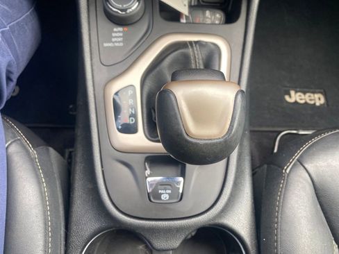 Used 2018 Jeep Cherokee Limited image 16