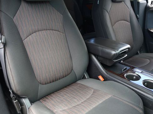 Used 2017 Chevrolet Traverse LT w/ Traveler's Package FWD image 18