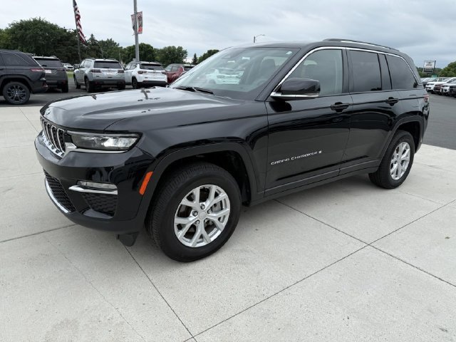Used 2024 Jeep Grand Cherokee Limited AWD/4WD image 4