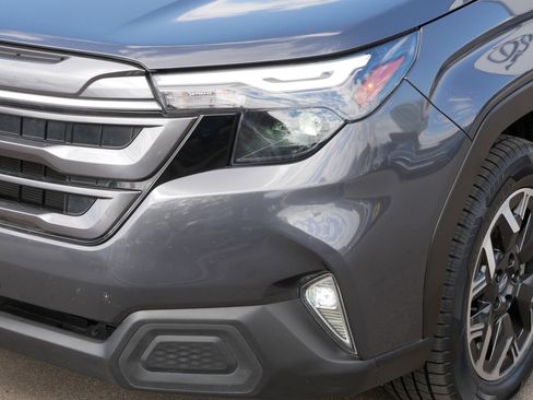 Used 2025 Subaru Forester Premium AWD/4WD image 16