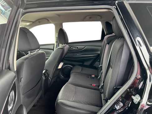 Used 2017 Nissan Rogue S image 11