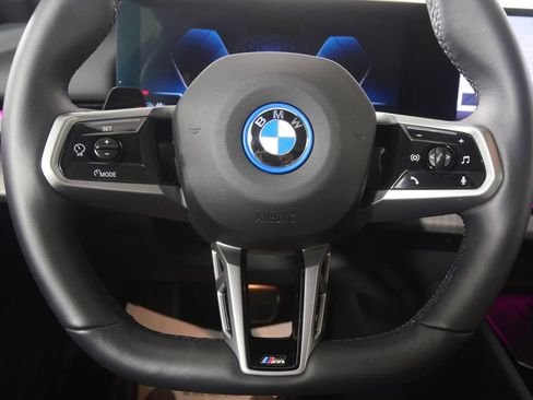 Used 2025 BMW i5 xDrive40 w/ Executive Package image 21