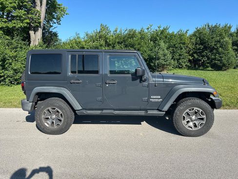 Used 2017 Jeep Wrangler Unlimited Sport w/ Quick Order Package 24S AWD/4WD image 15