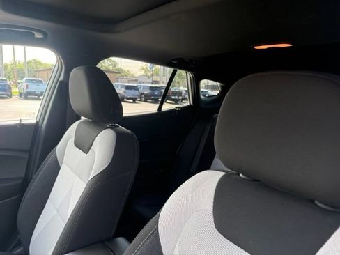 Used 2024 Chevrolet Trax RS w/ Sunroof Package FWD image 8