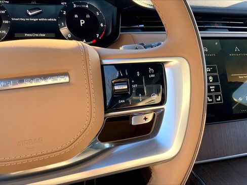 Used 2025 Land Rover Range Rover SE image 24