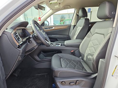 New 2026 Volkswagen Atlas SE image 10