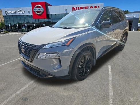 Used 2023 Nissan Rogue SV w/ SV Premium B Package image 3